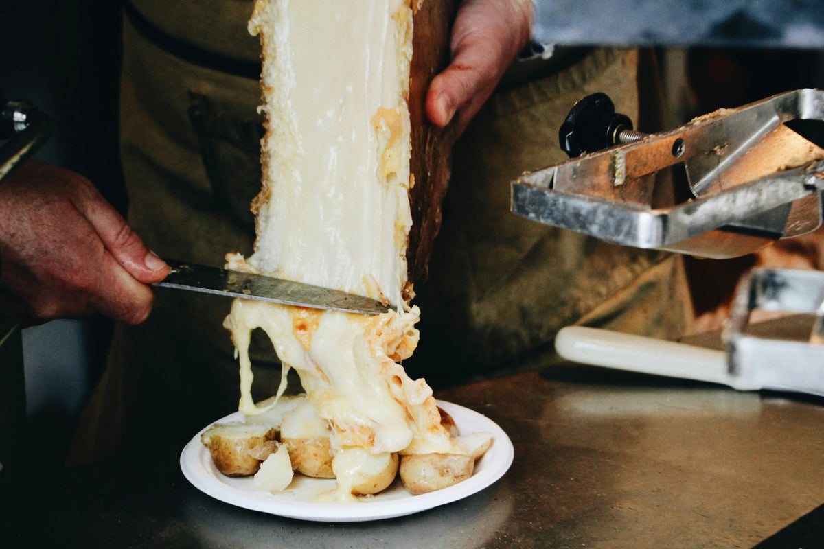 Quel vin boire avec une raclette ? Le guide ultime pour ne plus te tromper